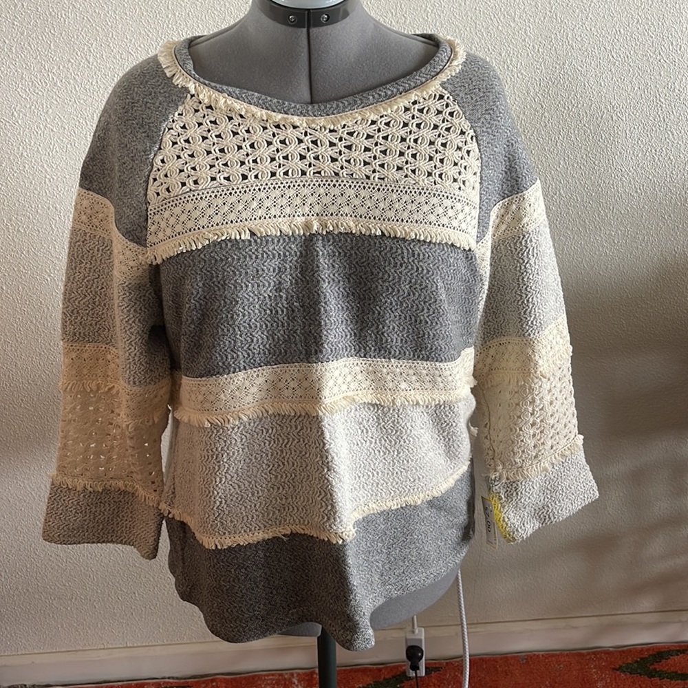 XL Lucky Lotus Lucky Brand Bluish Gray cream Sweater - Picture 2 of 6